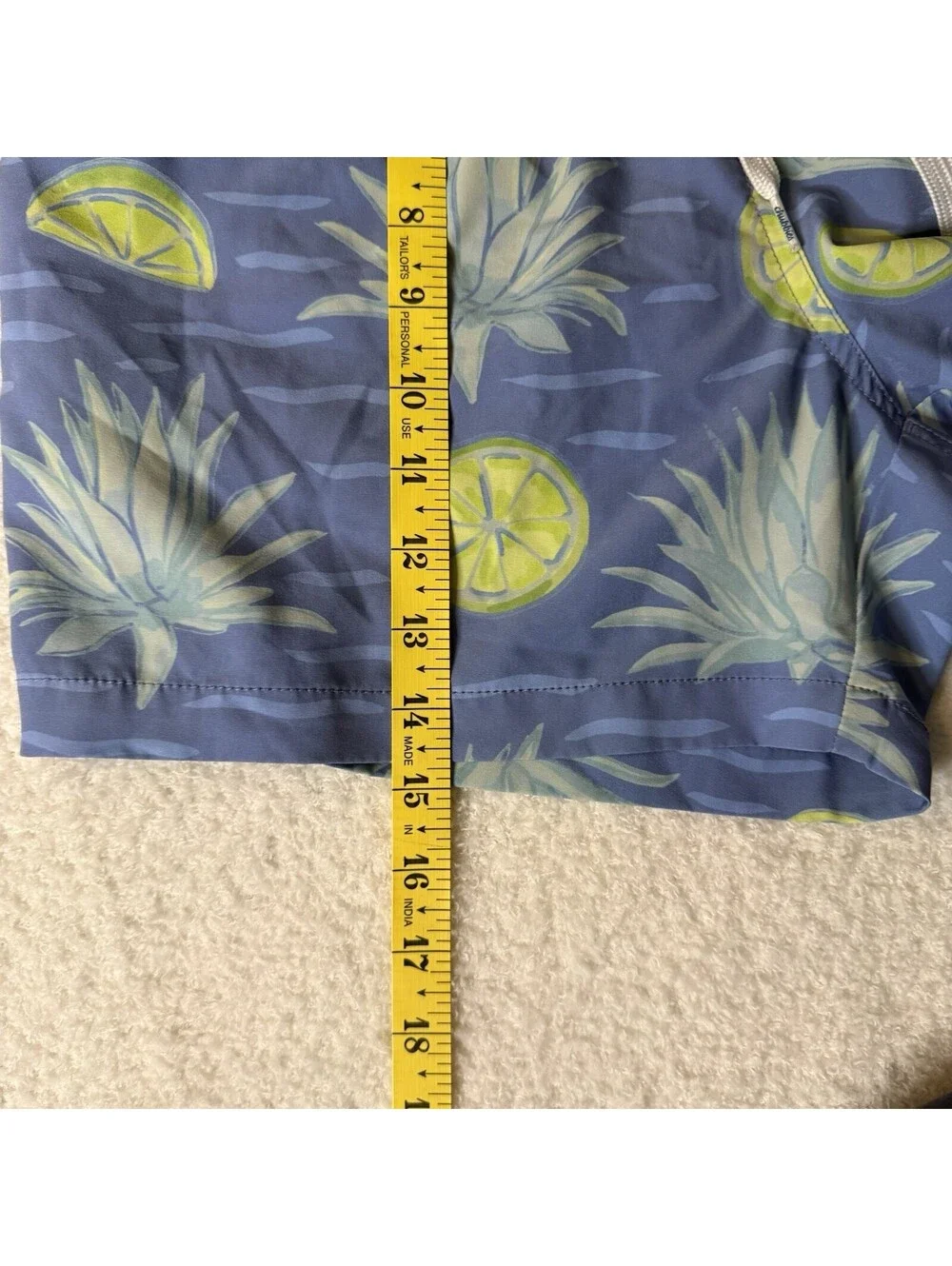 Chubbies Swim Trunks Medium 5.5” Inseam Blue Pineapple Lime Print Lined